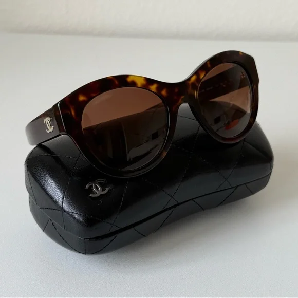 CHANEL | Accessories | Chanel Brown Tortoiseshell Sunglasses  display picture 2